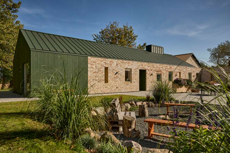 Grønne stålprofiler skaber rammen for familiekollektiv på landet, Ølbyvej 178, 4623 Lille Skensved